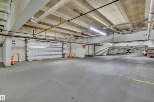 1907 9918 101 Street, Edmonton, AB - Indoor Photo Showing Garage