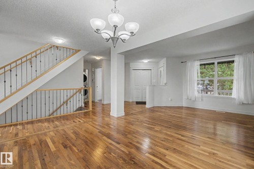 7365 Singer Way, Edmonton, AB 