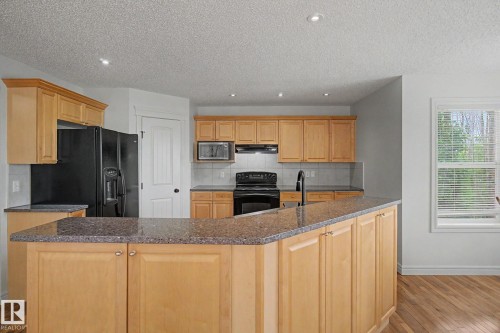7365 Singer Way, Edmonton, AB 