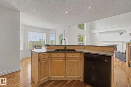 7365 Singer Way, Edmonton, AB 