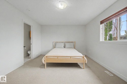 7365 Singer Way, Edmonton, AB 