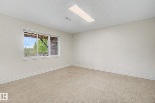 7365 Singer Way, Edmonton, AB 