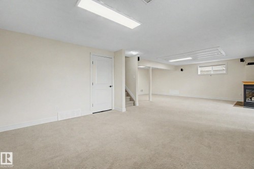 7365 Singer Way, Edmonton, AB 