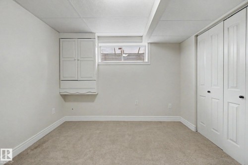 7365 Singer Way, Edmonton, AB 