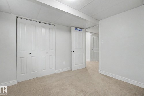 7365 Singer Way, Edmonton, AB 