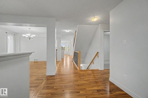 7365 Singer Way, Edmonton, AB 