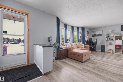 16608 109 St, Edmonton, AB 