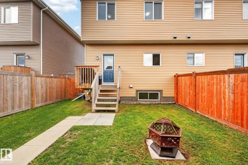 Private backyard featuring a manicured lawn and perimeter fencing - 165 Robinson Drive, Leduc, AB 