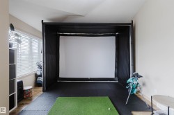 Dedicated indoor golf simulator with a projection screen - 