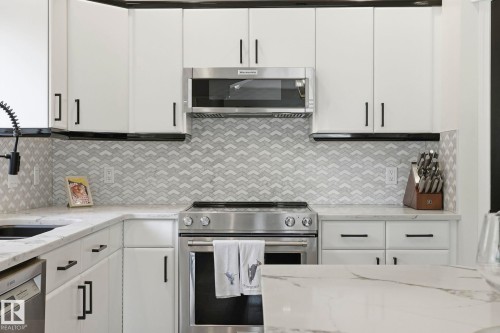 204 Sheppard Court, Edmonton, AB - Indoor Photo Showing Kitchen