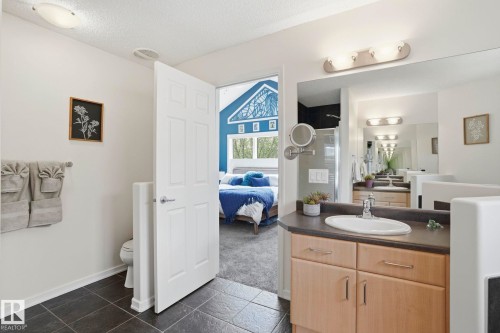 204 Sheppard Court, Edmonton, AB - Indoor Photo Showing Bathroom