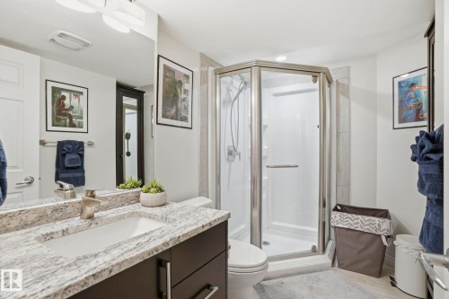 204 Sheppard Court, Edmonton, AB - Indoor Photo Showing Bathroom