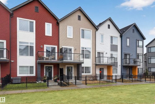 Contemporary row of townhomes featuring varied exterior siding colors - 90 1010 Rabbitt Hill Road Sw, Edmonton, AB - Outdoor With Balcony With Facade