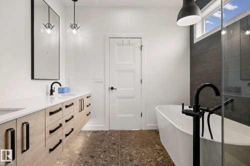 9138 71 Avenue, Edmonton, AB 