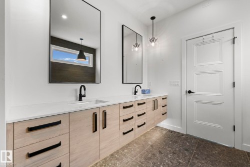 9138 71 Avenue, Edmonton, AB 