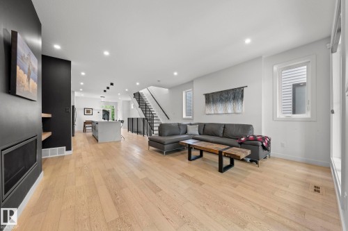 9138 71 Avenue, Edmonton, AB 