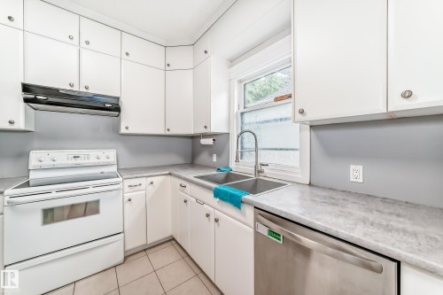 12121 64 Street, Edmonton, AB 