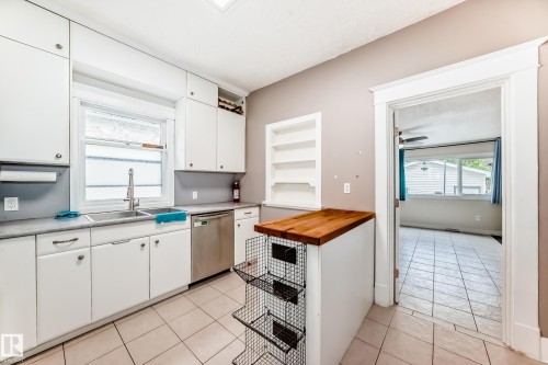 12121 64 Street, Edmonton, AB 