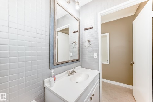 12121 64 Street, Edmonton, AB 