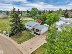 14 MEADOWOOD Crescent  Sherwood Park, AB T8A 0L7