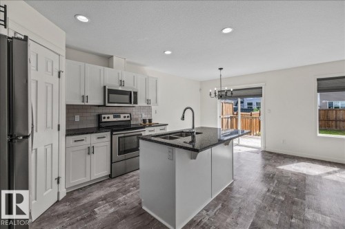 17703 65 Street Nw, Edmonton, AB 