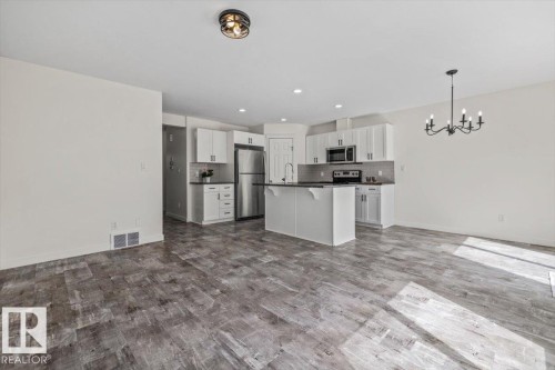 17703 65 Street Nw, Edmonton, AB 