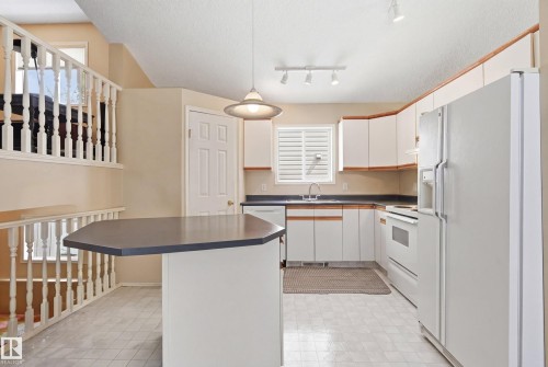 2050 Tanner Wynd, Edmonton, AB 