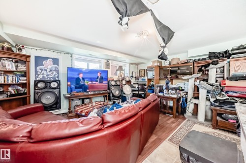 Image quality insufficient for description - 10017 153 Street, Edmonton, AB - Indoor