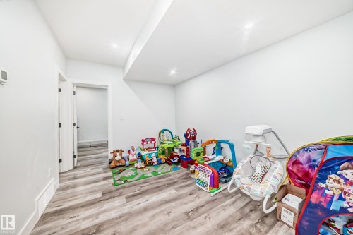 9830 73 Avenue, Edmonton, AB 
