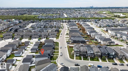 Sprawling suburban neighborhood featuring a residential street grid and a mix of single-family homes - 17733 64A Street, Edmonton, AB 
