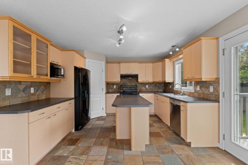 1611 Forbes Way, Edmonton, AB 