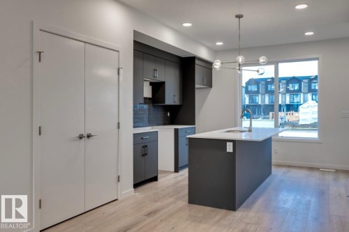 7550 Klapstein Link Link, Edmonton, AB - Indoor Photo Showing Kitchen