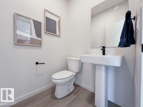 7550 Klapstein Link Link, Edmonton, AB - Indoor Photo Showing Bathroom