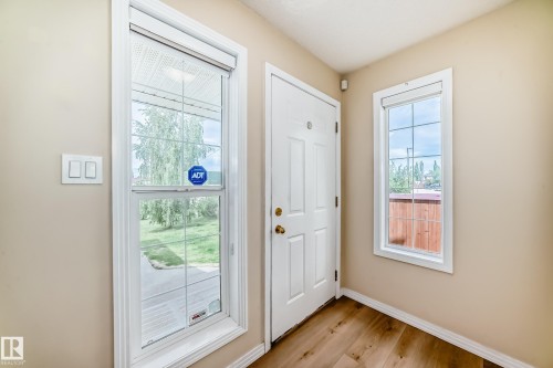 Entrance foyer - 3711 22A St, Edmonton, AB 