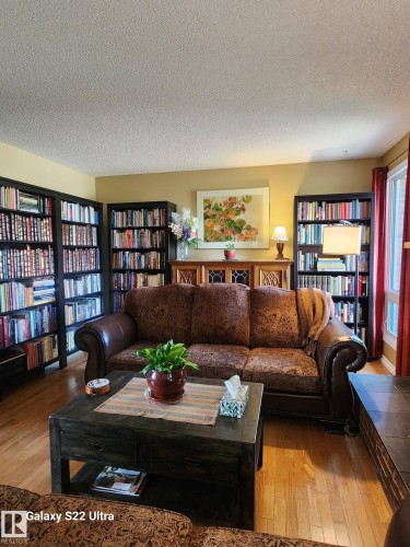4419 43 Avenue, Leduc, AB - Indoor Photo Showing Living Room
