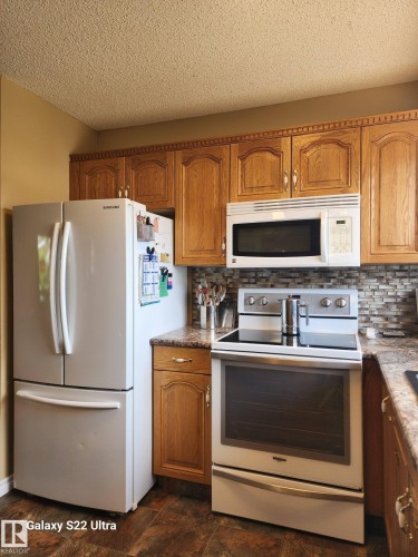 4419 43 Avenue, Leduc, AB - Indoor Photo Showing Kitchen