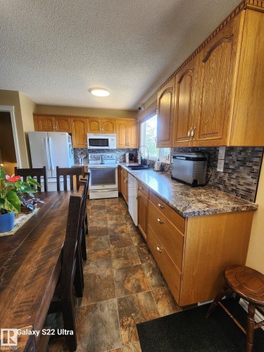 4419 43 Avenue, Leduc, AB - Indoor Photo Showing Kitchen