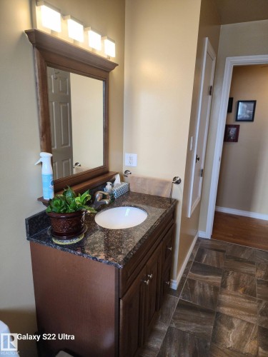4419 43 Avenue, Leduc, AB - Indoor Photo Showing Bathroom
