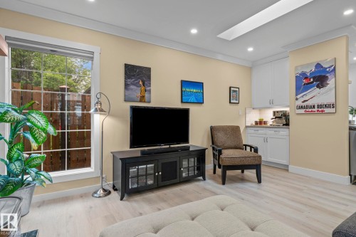 6523 Hardisty Drive, Edmonton, AB 