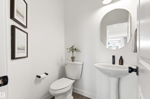 2243 Donaghey Way, Edmonton, AB - Indoor Photo Showing Bathroom