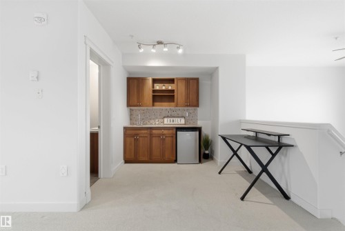 #407 802 12 St, Cold Lake, AB - Indoor Photo Showing Kitchen