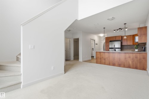 #407 802 12 St, Cold Lake, AB - Indoor Photo Showing Kitchen