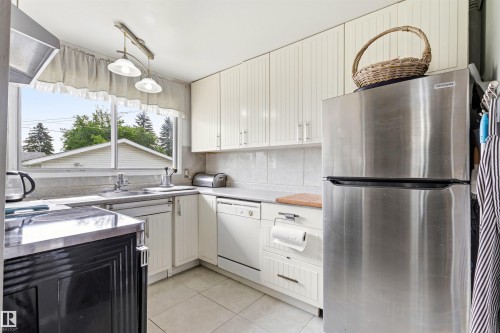 8719 164A Street, Edmonton, AB 