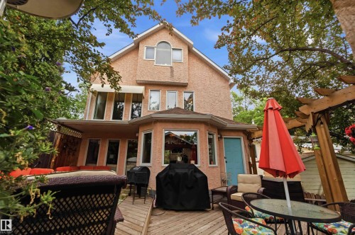 9730 95 Street, Edmonton, AB 