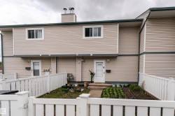 1478 LAKEWOOD Road W  Edmonton, AB T6K 3M2