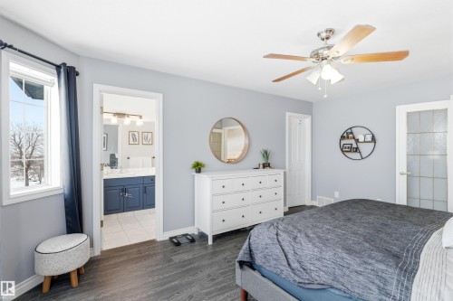 4847 152 Avenue, Edmonton, AB - Indoor Photo Showing Bedroom