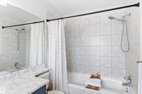 4847 152 Avenue, Edmonton, AB - Indoor Photo Showing Bathroom