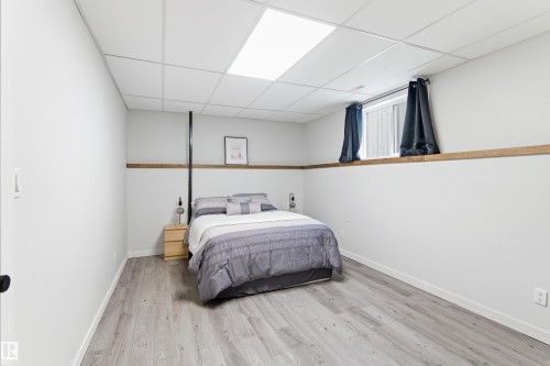 4847 152 Avenue, Edmonton, AB - Indoor Photo Showing Bedroom
