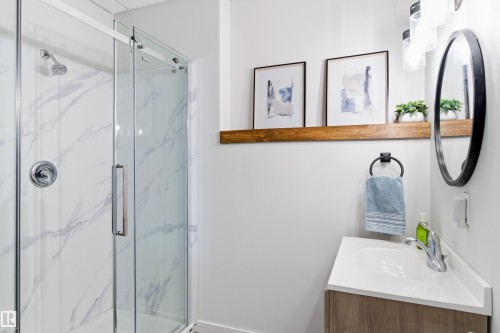 4847 152 Avenue, Edmonton, AB - Indoor Photo Showing Bathroom