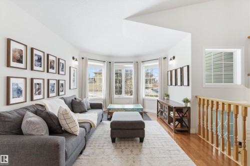 4847 152 Avenue, Edmonton, AB - Indoor Photo Showing Living Room